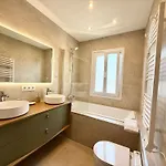 B058 Superbe Appartement 2 Chambres Garage Prive