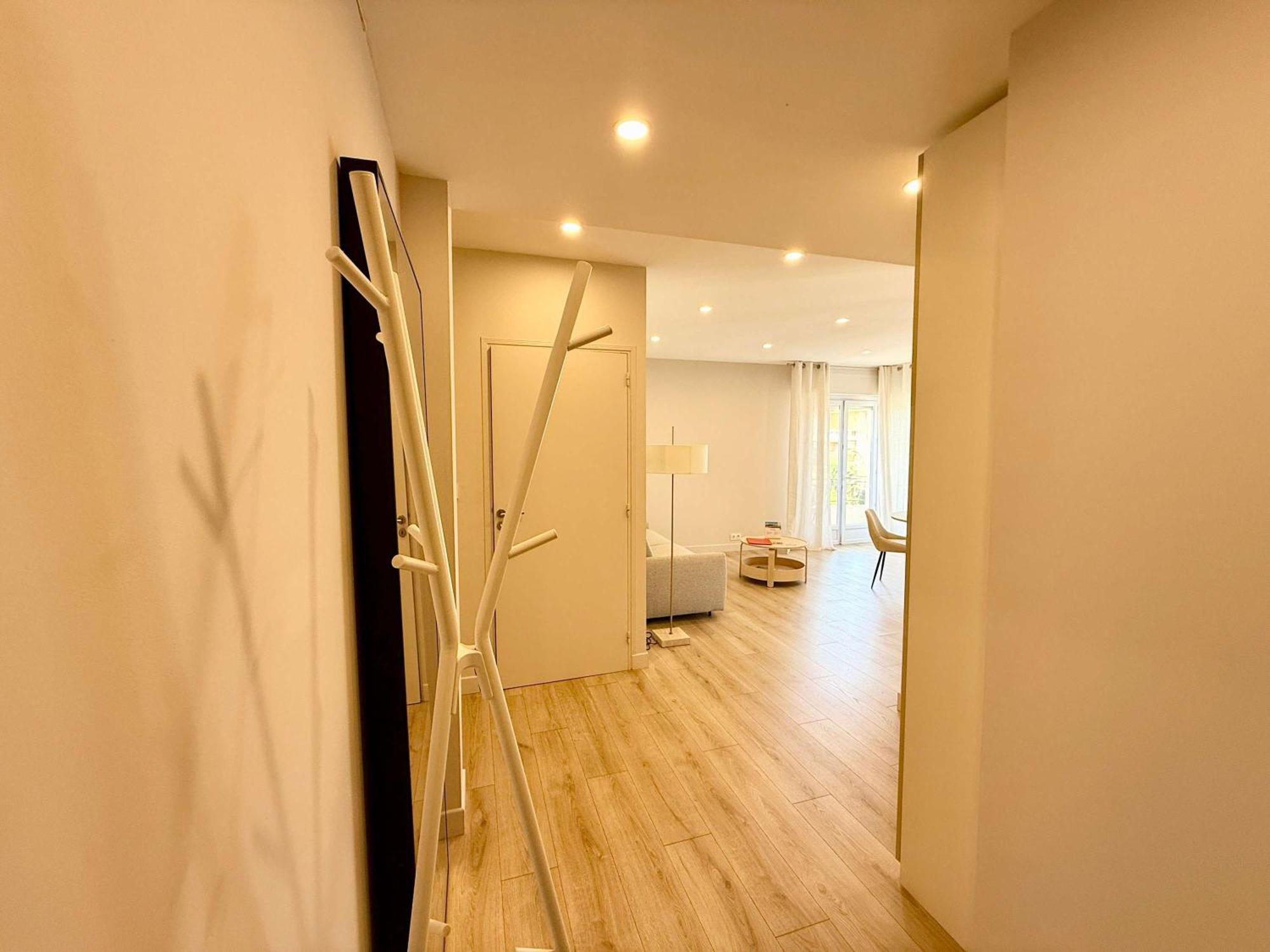 B058 Superbe 2 Garage Prive Apartment