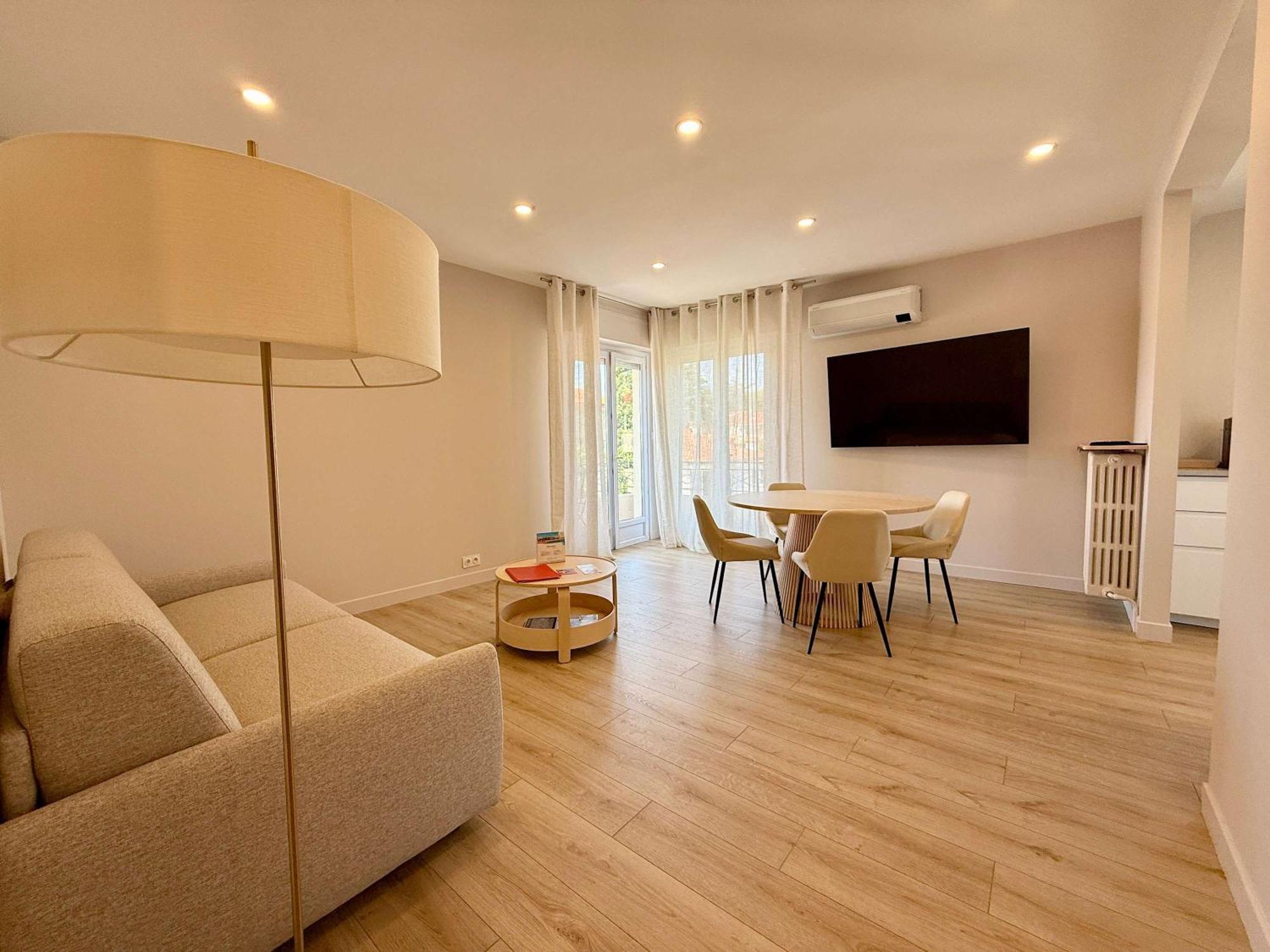 Apartment B058 Superbe 2 Garage Prive *