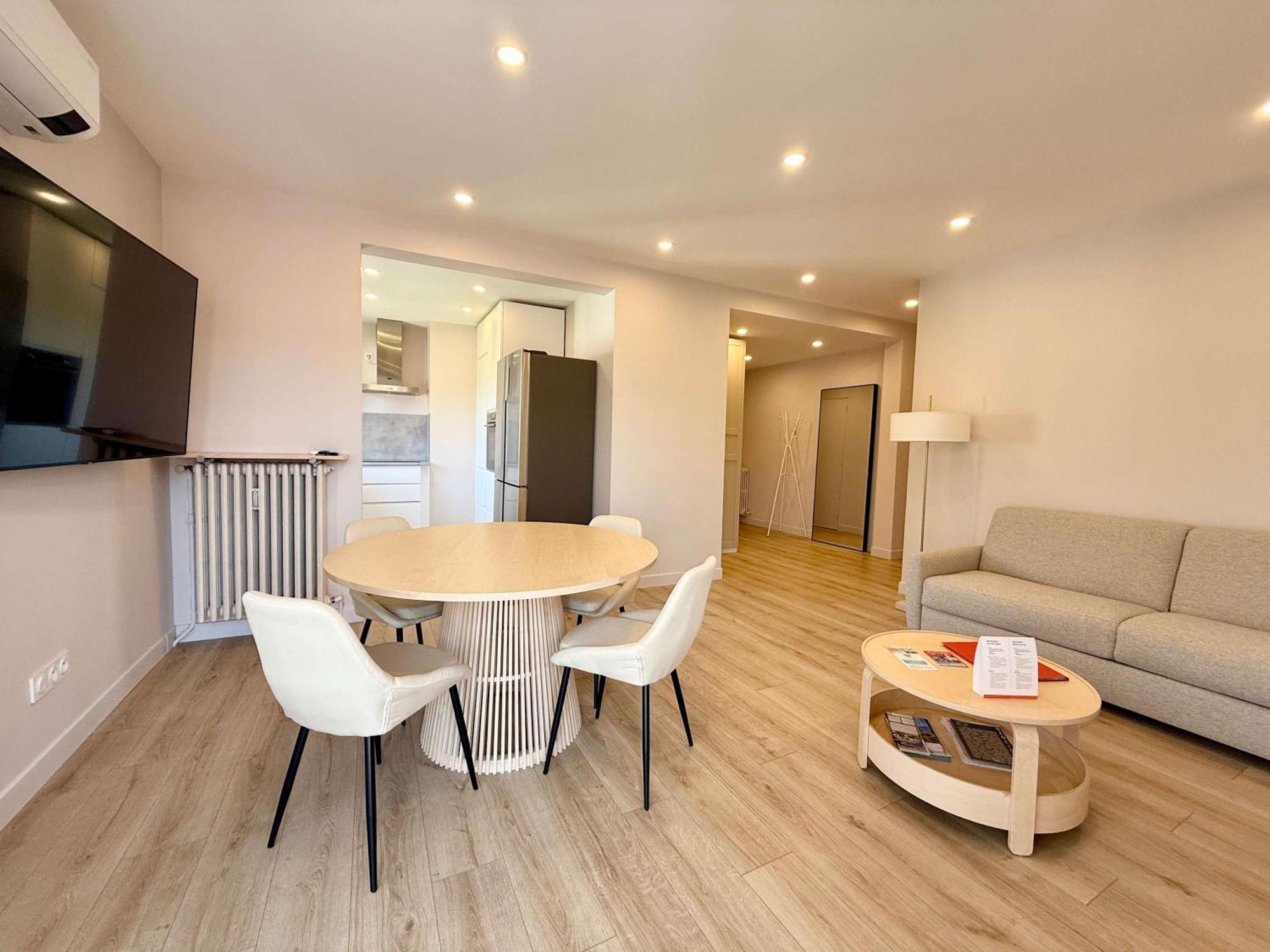 Apartment B058 Superbe 2 Garage Prive